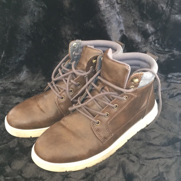 Cat & Jack Shoes - Cat & Jack Size 5 Brown Winter Shoes.